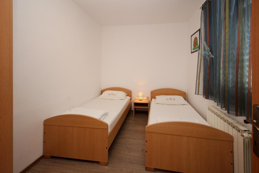 Apartment Drazen Šilo Rum bild