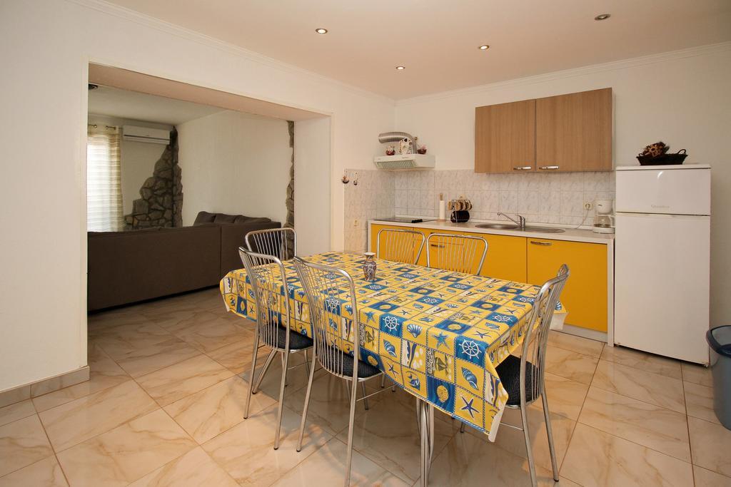 Apartment Drazen Šilo Rum bild