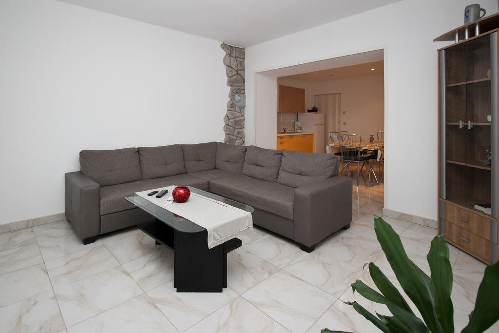 Apartment Drazen Šilo Rum bild