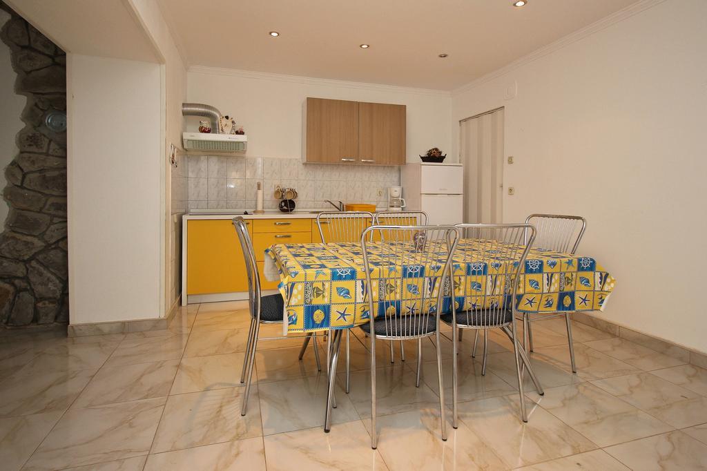 Apartment Drazen Šilo Rum bild