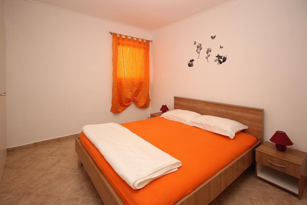 Apartment Drazen Šilo Exteriör bild